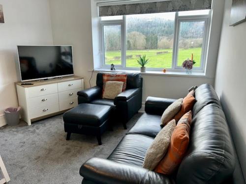 Llanrwst Apartment | Scenic 2Bed Retreat - Gateway to Snowdonia