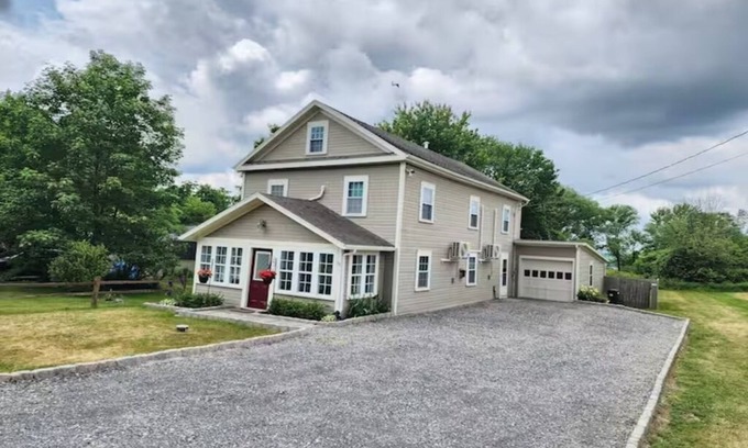 Skaneateles House | Scenic Finger Lakes Retreat ~ Lake Access & Cozy ~4 bedroom house in Skaneateles