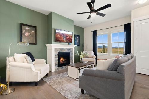 Loveland House | Scenic Mountain Retreat Golf, Pickleball, Relax