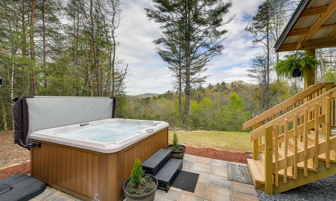 Murphy Cabin | Scenic Murphy Cabin w/Hot Tub, Fire Pit & Views