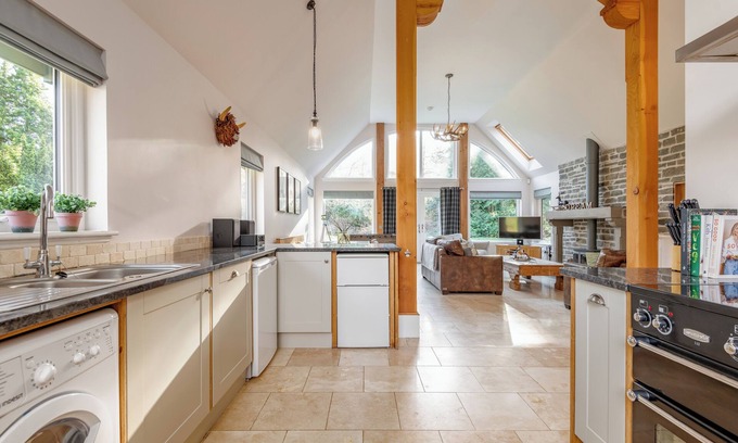 St Fillans House | Scenic Oaklodge with wood burner and open plan living. Dog friendly