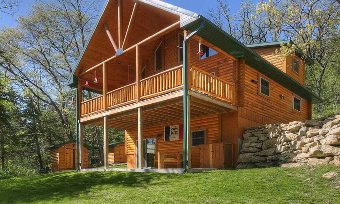 Decorah Cabin | Scenic - Peaceful - Spacious - Northeast Iowa