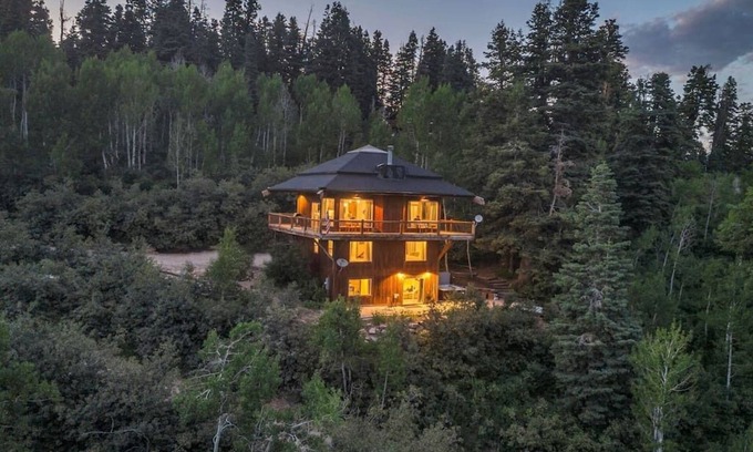 Tollgate Canyon Cabin | Scenic Stay w/Hot Tub by Park City