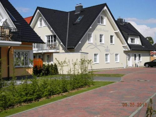 Zingst Apartment | Schifferhaus "Kapitänskabine" FW 5