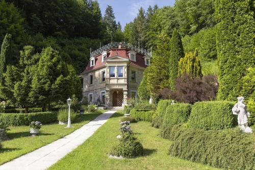 Bad Urach Villa | Schloss Seeburg
