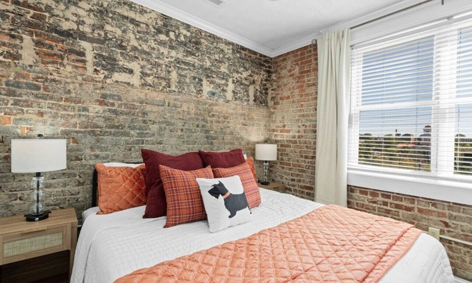 Maryville Apartment | Scot's Suite - Downtown Maryville Loft
