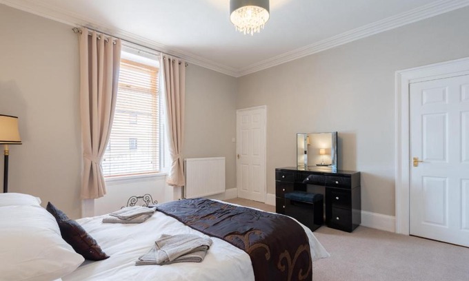 Forfar House | Scotston Villa - 5 bedroom house with hot tub