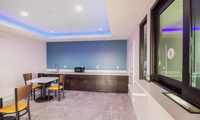 Houston Hotel | Scottish Inn & Suites Houston Willowbrook