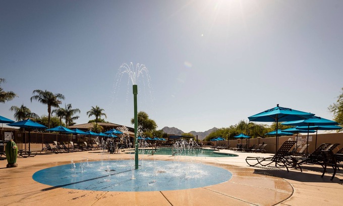 Scottsdale Links Resort | Scottsdale Links Resort - 2 BEDROOM 1 KING 1 QUEEN SUITE WITH ROLL-IN SHOWER