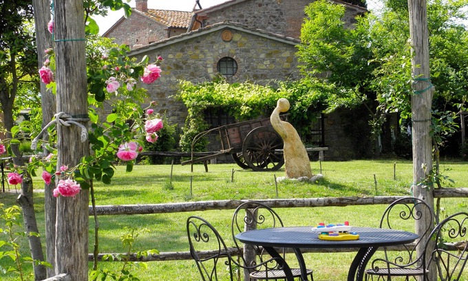 Monteleone d'Orvieto Apartment | Scuderia in Farmhouse Borgo Santa Maria