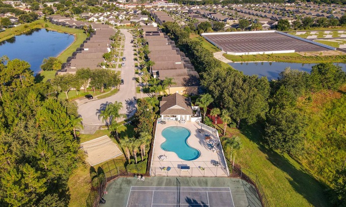 Four Corners House | Scuttle Vacation Pool Home W Spa