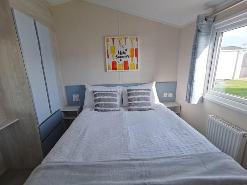 Mablethorpe Ski Chalet | Sea activities Golden Sands beach relax
