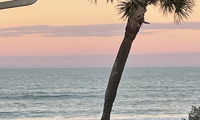 Crescent Beach Condo | Sea-and-Heaven 1 bdrm Condo W/Ocean Views