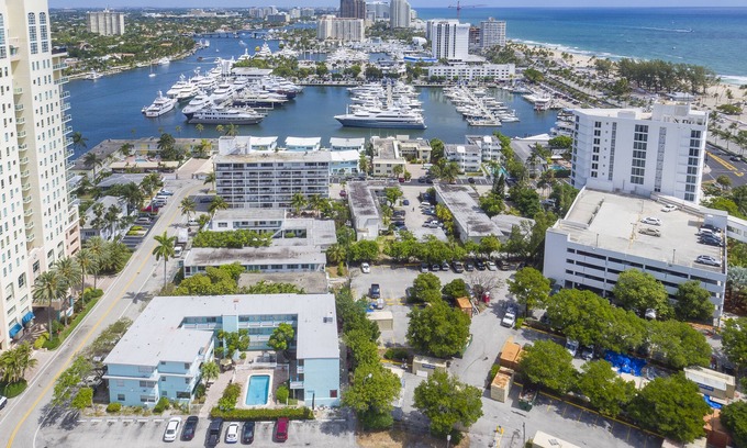 Central Beach Hotel | Sea Beach Plaza - Near Jungle Queen Riverboat
