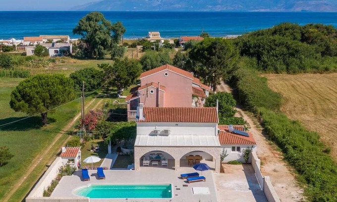 Almiros Beach House | Sea Breeze Coastal House in Almyros Beach