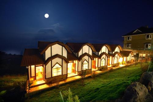 Ren'ai House | Sea of Clouds Vacation Villa