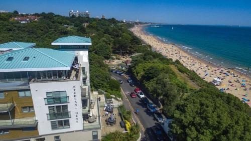 Westbourne Apartment | Sea Spirit - Short Walk to Alum Chine Beach