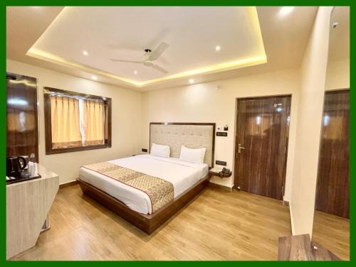 Haridwar Hotel | SEA VIEW from ROOFTOP - LUXURY HOTEL AOL ! PURI