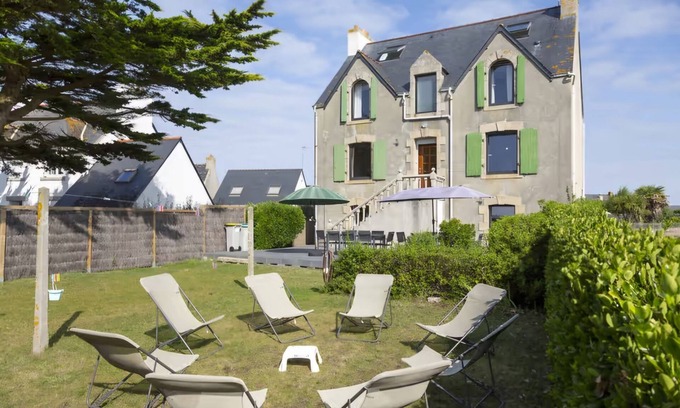 Saint-Guenole House | Sea view villa, beaches & surfing, "La Vigie" sleeps 16