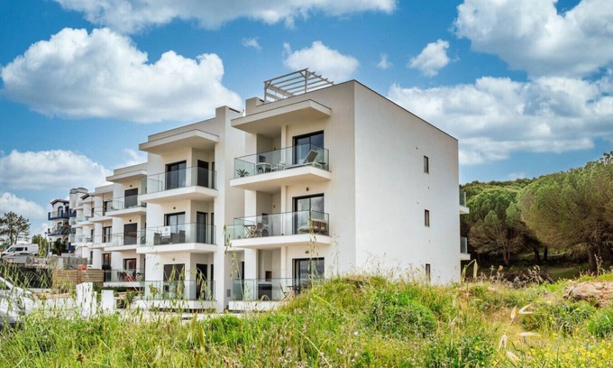 Espartal Apartment | Seabreeze Apartment - Your Beachside Getaway
