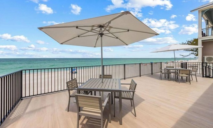 Bradenton Beach Apartment | Seabreeze at Anna Maria Island Inn