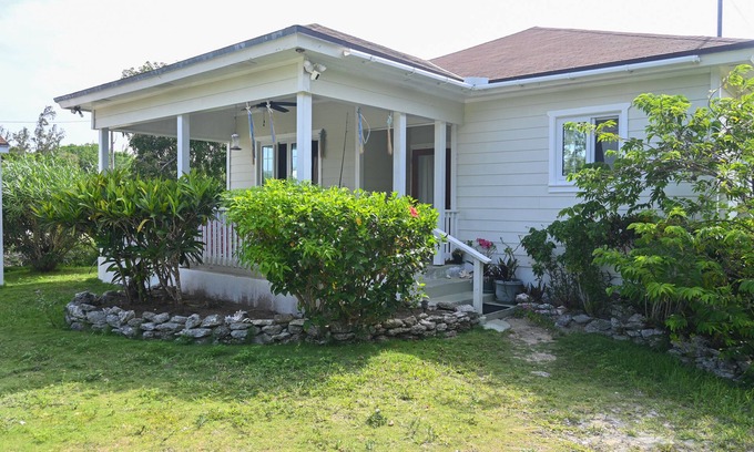 Tarpum Bay Cottage | Seabreeze Cottage - Steps to own private beach.