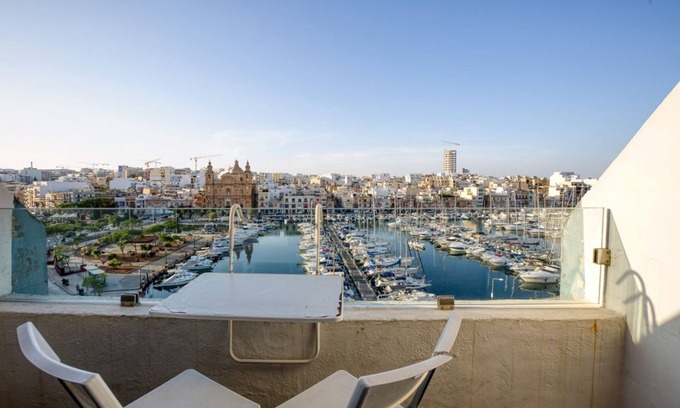 Pieta Apartment | Seafront 3 bedroom apartment