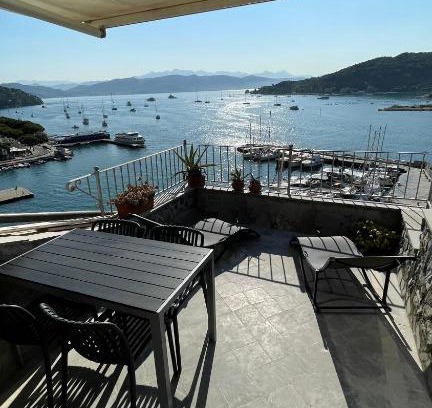 Portovenere Apartment | Seafront rooftop flat w/terrace