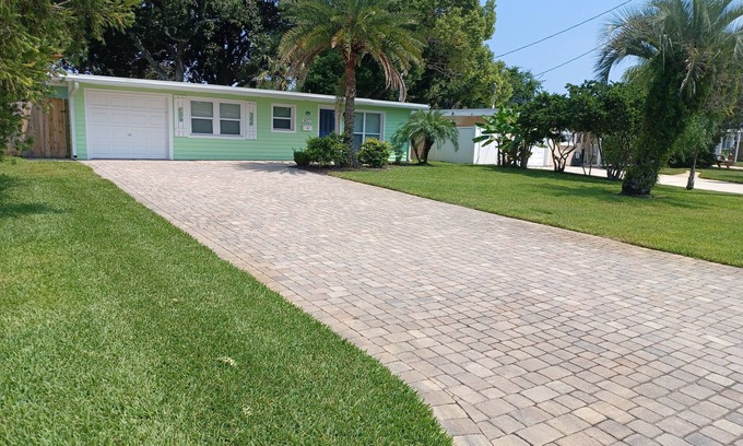 Jacksonville Beach House | Seahorse Cottage Bungalow - Only 7 Blocks from the Beach