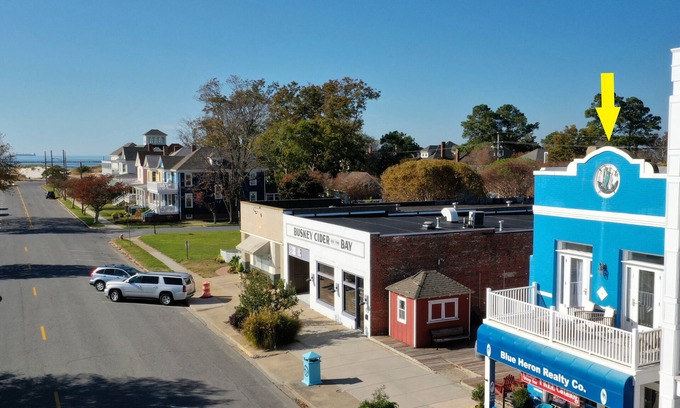 Cape Charles Condo | "Seahorse Retreat" Condo 1 block from Beach in historic Cape Charles!