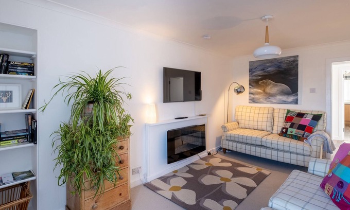 Buckie Cottage | SEAL VIEW, romantic, character holiday cottage in Portgordon