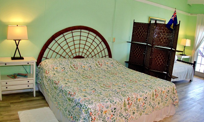 Cockburn Town Hotel | SEARENITY - Cozy, Balcony King room, ocean views - Grand Turk B&B Hotel