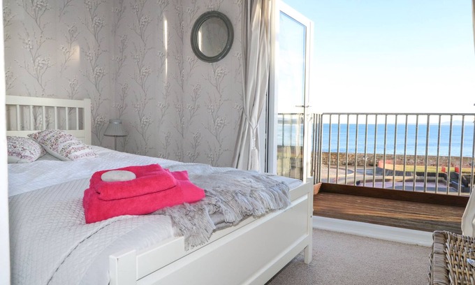 Lossiemouth Cottage | Seascape