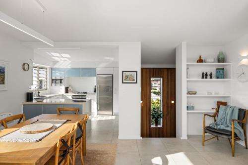 Mount Maunganui Apartment | Seascape on Sunbrae with Sea Views