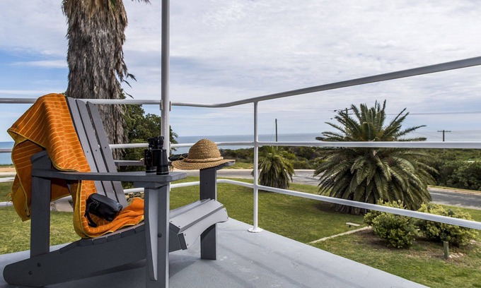 Guilderton House | Seascape - Outstanding Views Pet Friendly.
