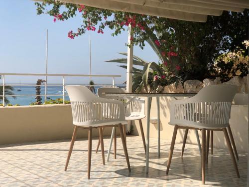 Vouliagmeni Apartment | Seaside apartment