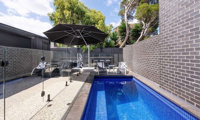 Dromana House | Seaside Breeze Luxe Retreat with Heated Pool