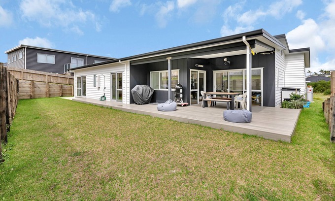 Ruakaka House | Seaside Escape - Ruakaka Holiday Home