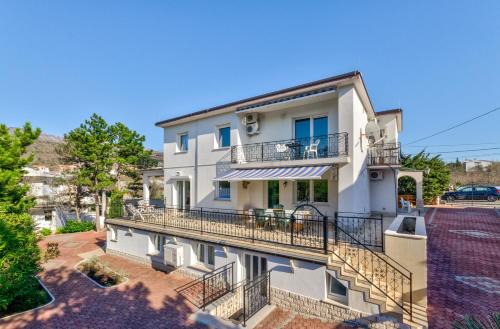 Jadranovo Apartment | Seaside Guesthouse by JR City Apartments