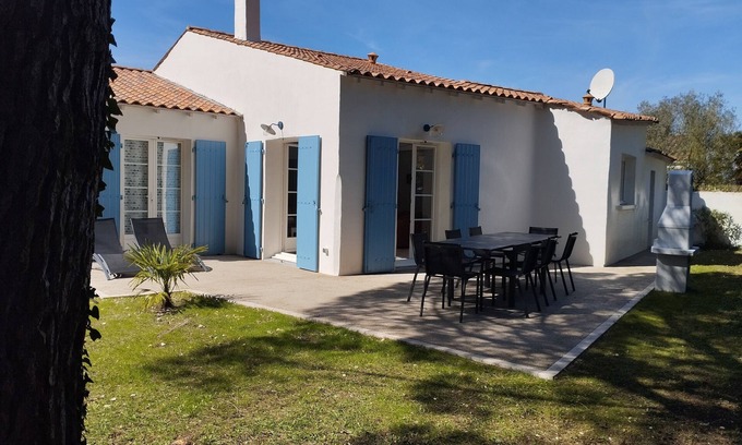 Les Mathes Villa | Seaside, La Palmyre pretty 8-9 P villa in quiet enclosed grounds Poitou Charente