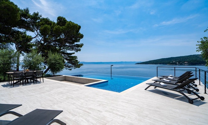 Sumartin House | Seaside luxury villa with a swimming pool Sumartin, Brač (K-5639)