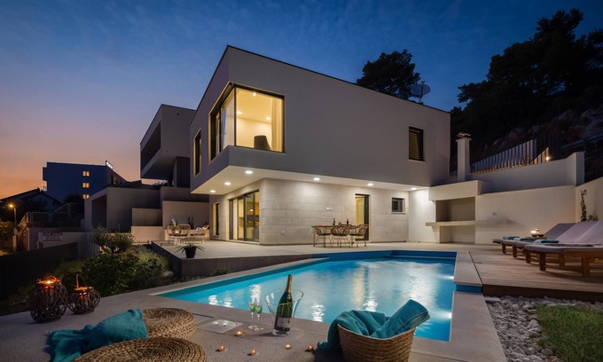 Gradac House | Seaside luxury villa with a swimming pool Zaostrog, Makarska (K-19037)