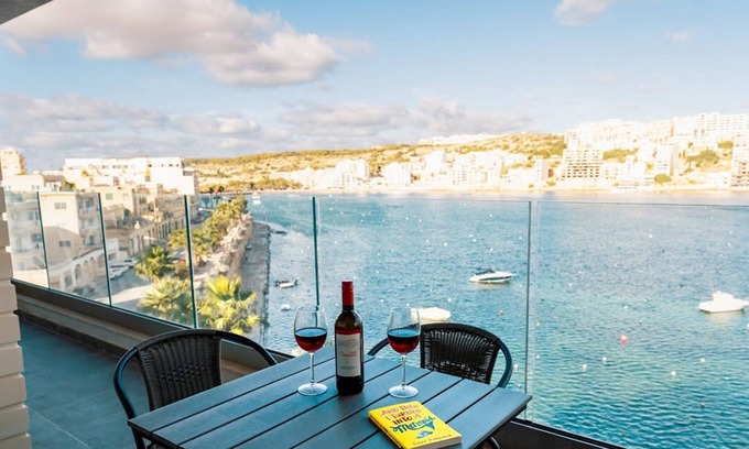 St. Paul's Bay Apartment | Seaside Magic From a Stunning Apartment