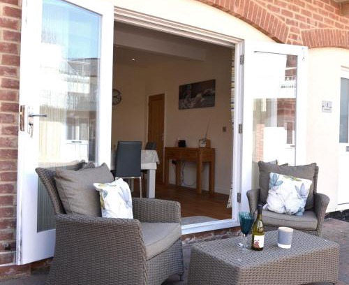 Meads House | Seaside Mews - charming 2-bed cottage close to the sea