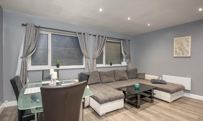Peterlee Apartment | SEASIDE SPACIOUS apartment