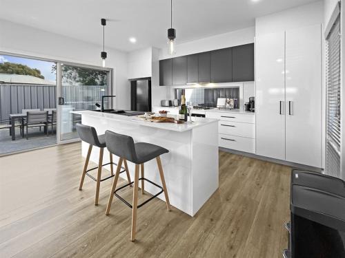 Shellharbour House | Seaside Village Retreat