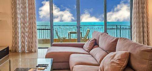 Tower Road Apartment | Seaview 3 bedrooms in Balluta Beach S5