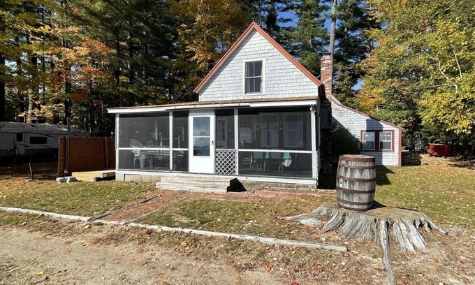 North Sebago Cottage | SEBAGO LAKE BEACHFRONT - FRIDAY-FRIDAY RENTAL