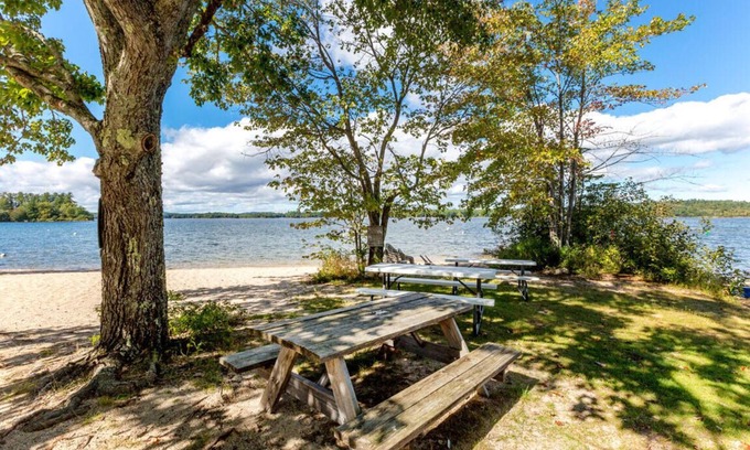 Raymond House | SEBAGO LAKE RENTAL w/SAND BEACH - Exceptional Retreat on Jordan Bay