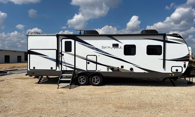 Brenham RV Rental | Secluded adult getaway located in beautiful round top Texas